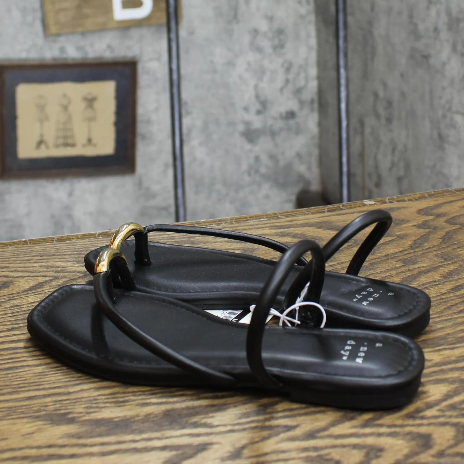 A New Day Womens Hanna Toe Ring Thong Sandals with Memory Foam Insole Black 6M