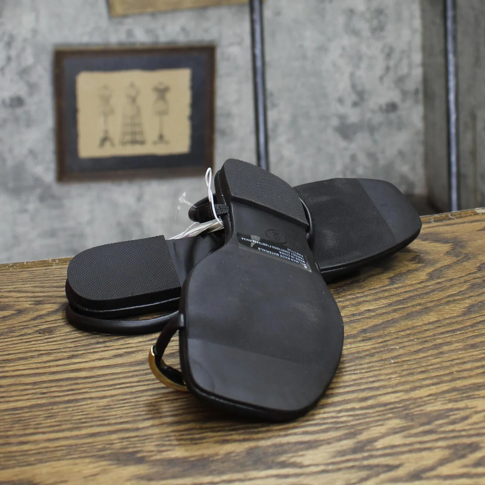 A New Day Womens Hanna Toe Ring Thong Sandals with Memory Foam Insole Black 6M