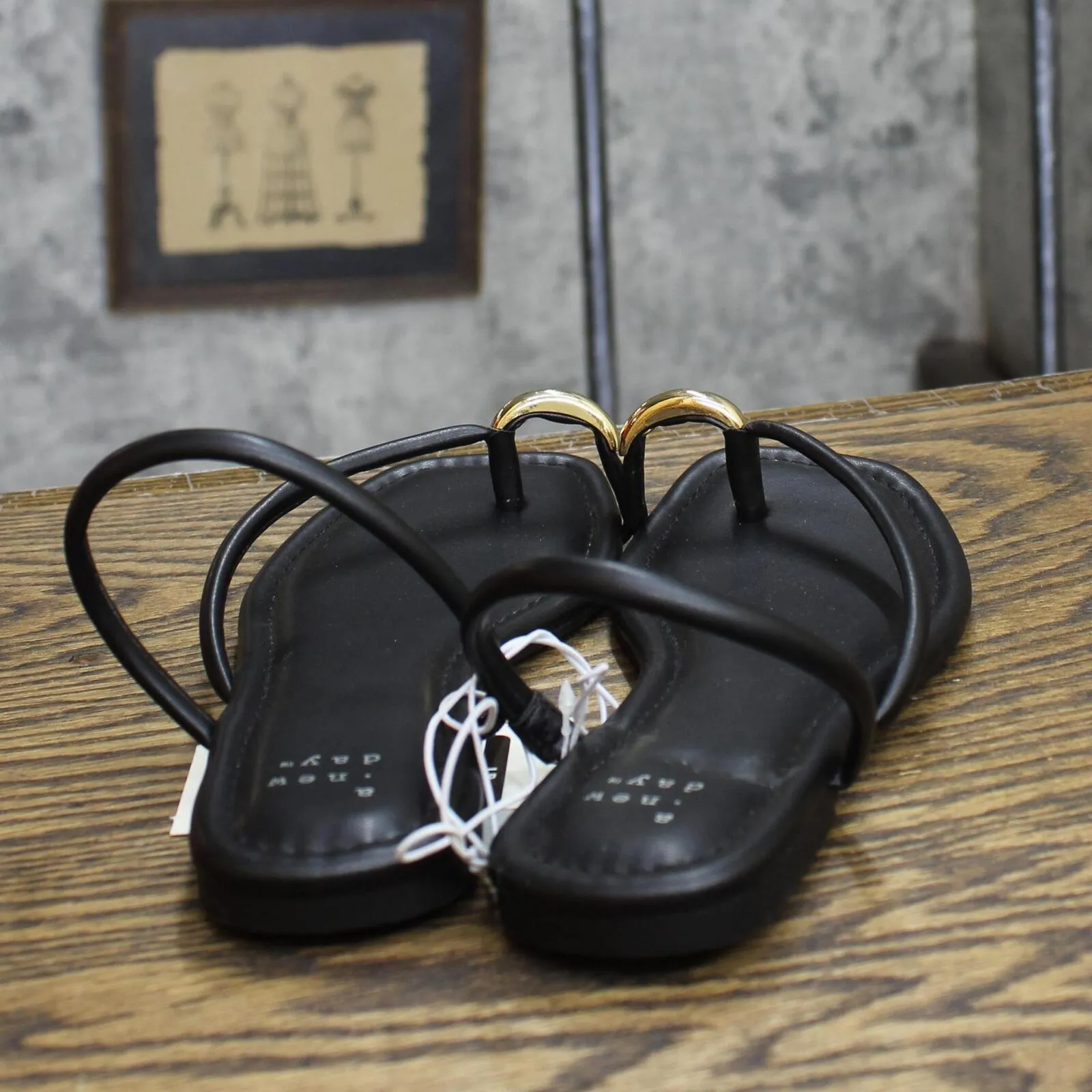 A New Day Womens Hanna Toe Ring Thong Sandals with Memory Foam Insole Black 6M