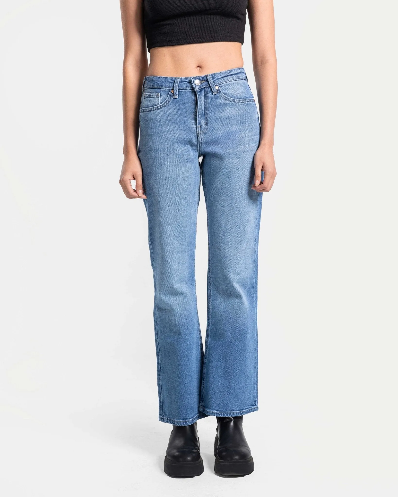 Boot Cut - Medium Blue Jeans