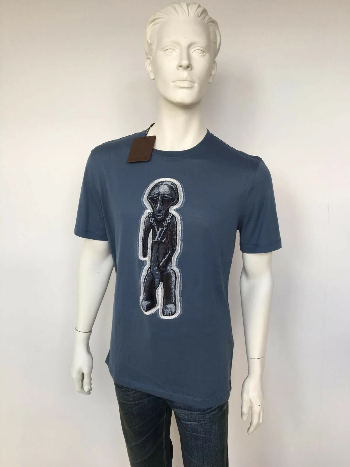 Chapman Zulu Statue T-Shirt