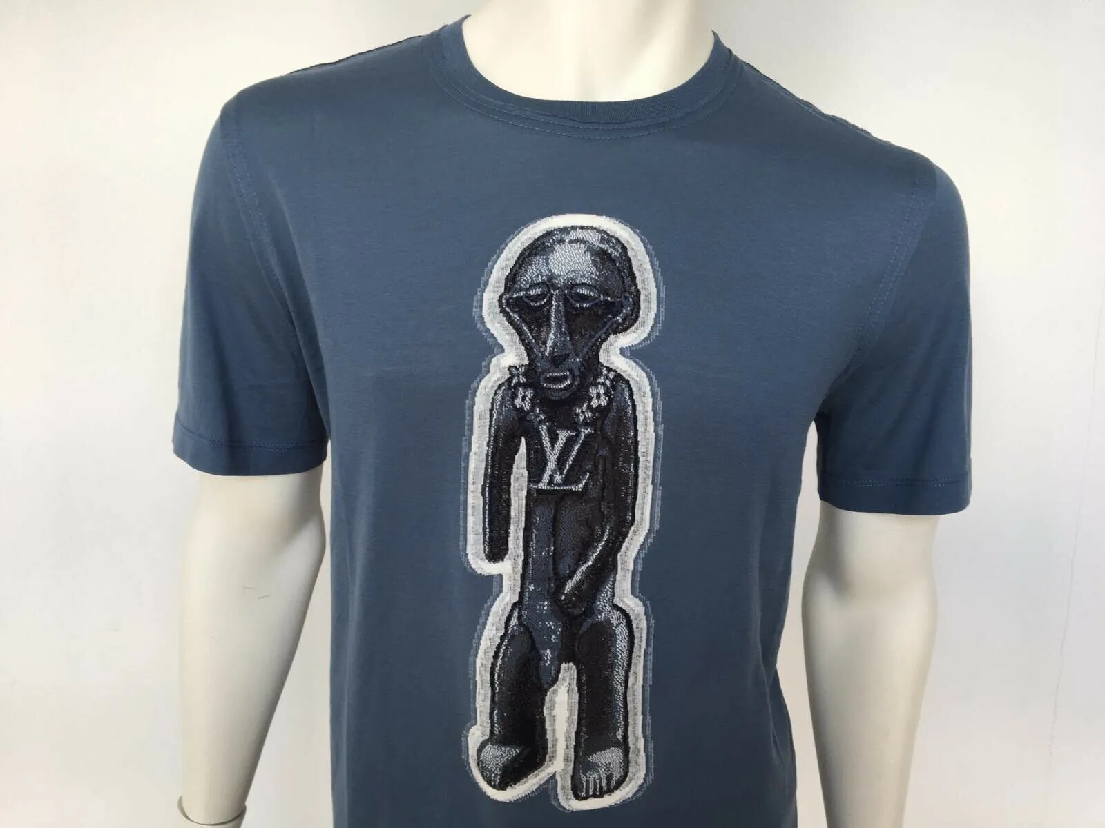Chapman Zulu Statue T-Shirt