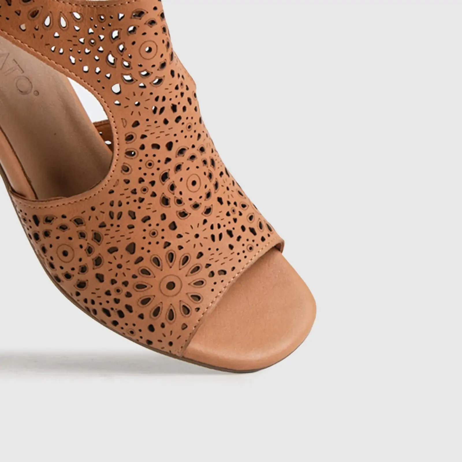 Comfort Block Heel Sandal Tan 8432
