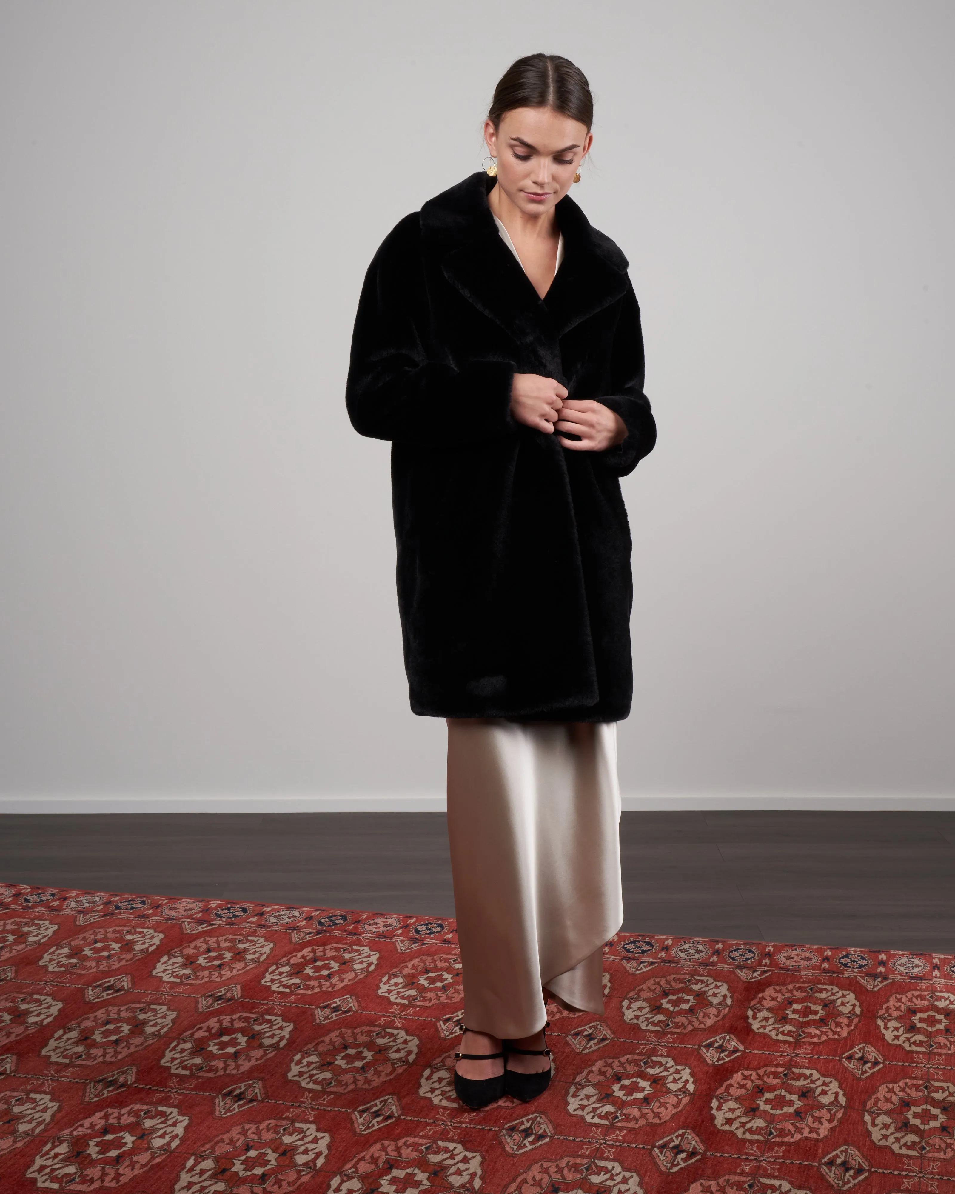 faux fur oversized topper w/ foulard lining - nero 9300