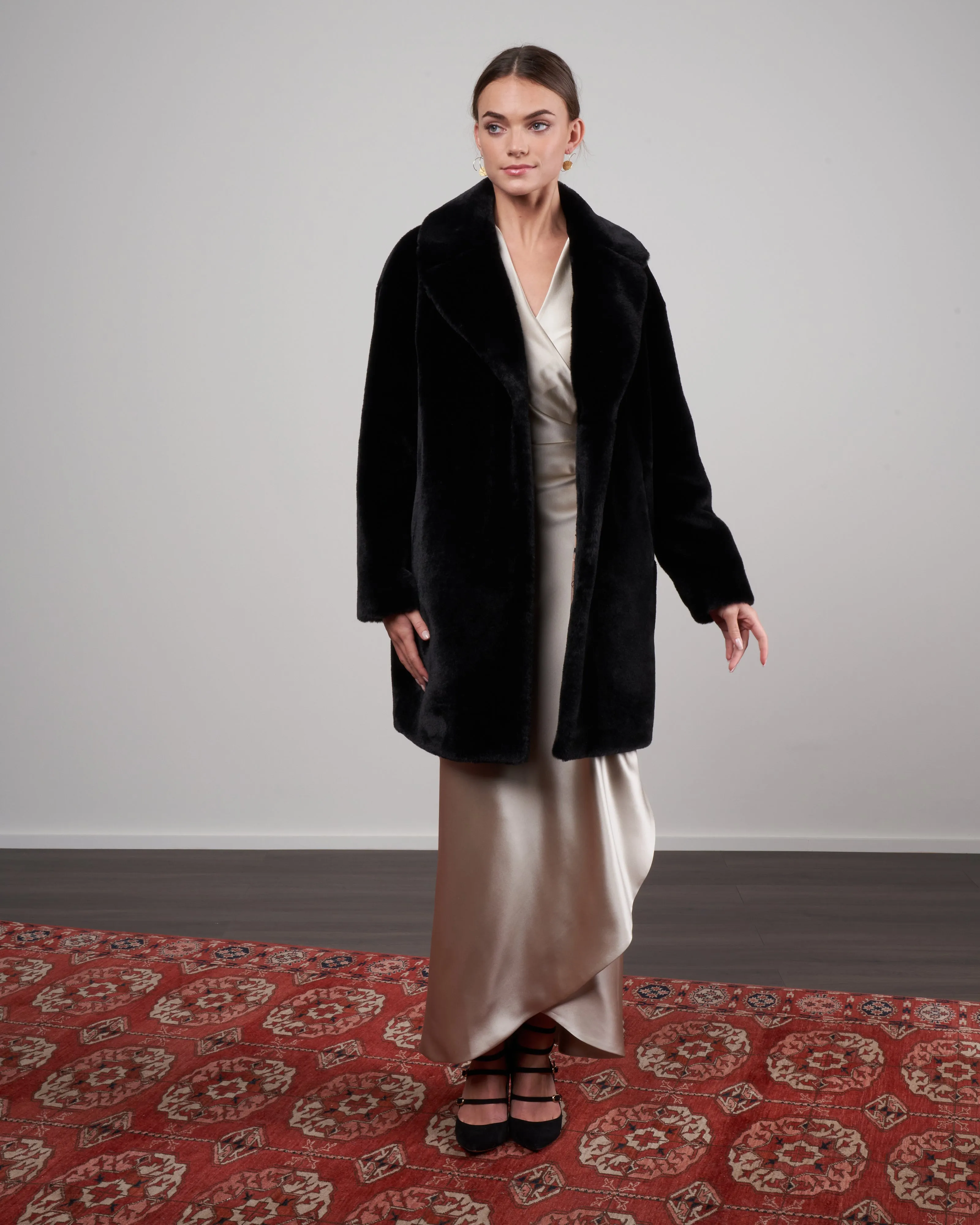 faux fur oversized topper w/ foulard lining - nero 9300