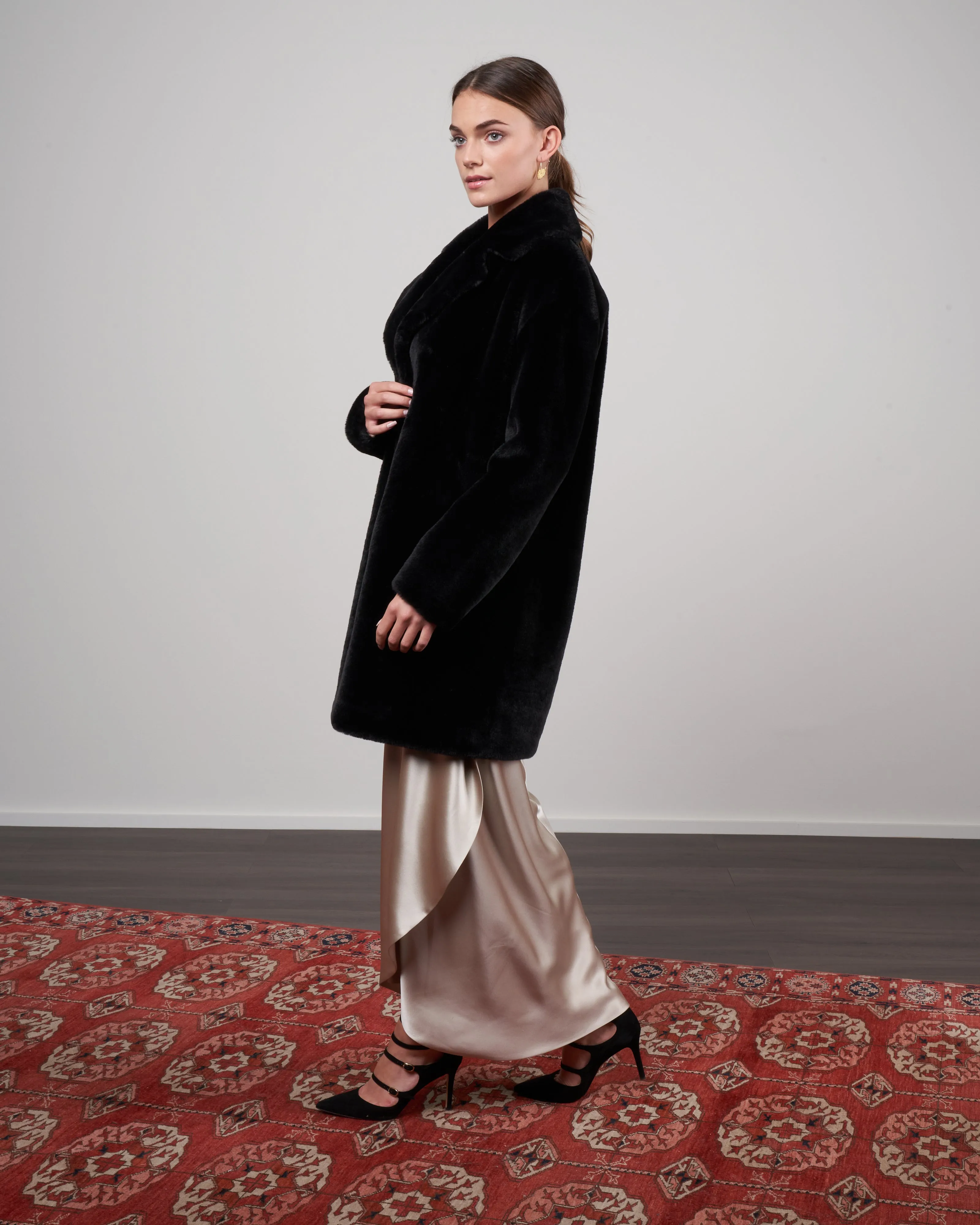faux fur oversized topper w/ foulard lining - nero 9300