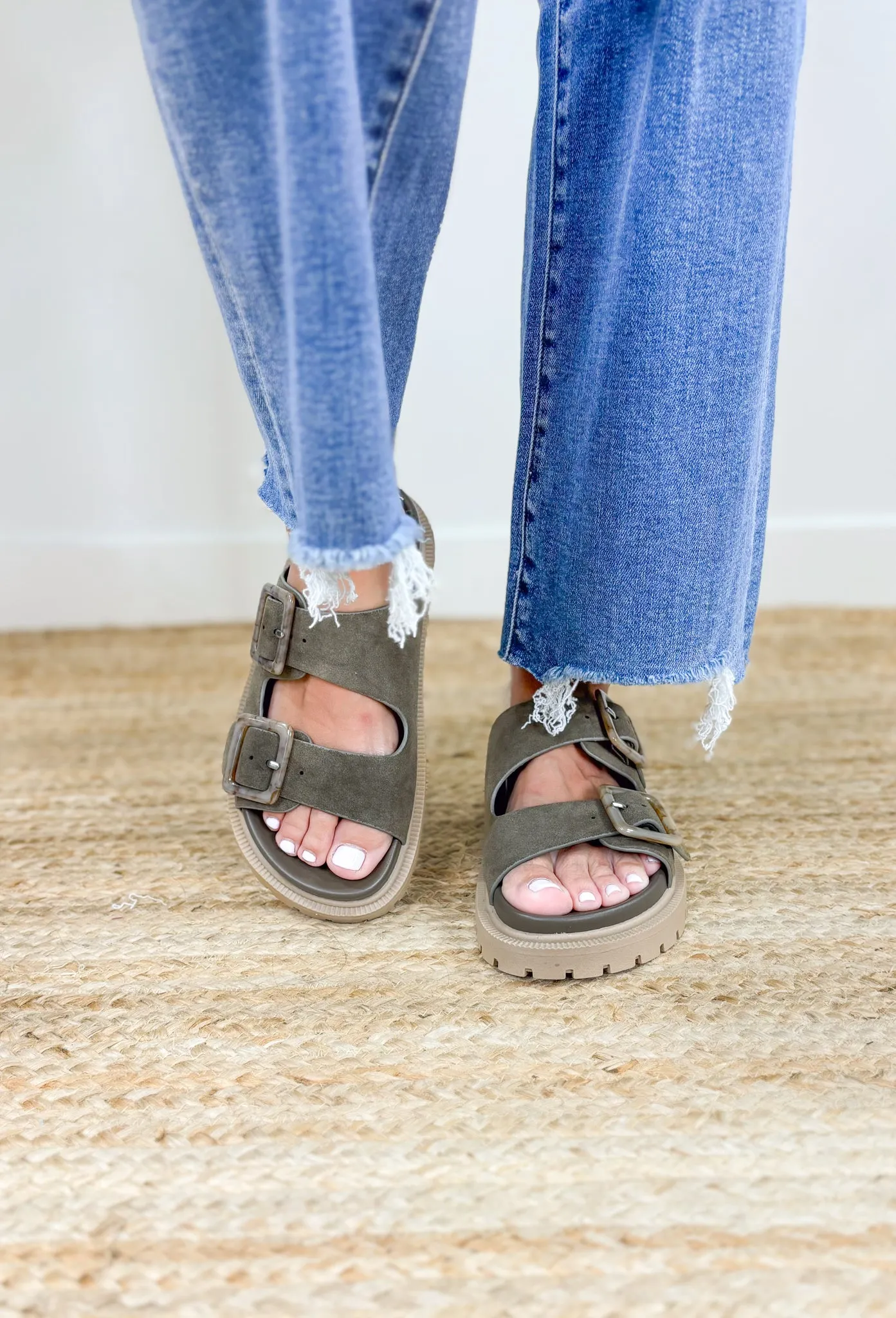 Gen Sandals in Khaki