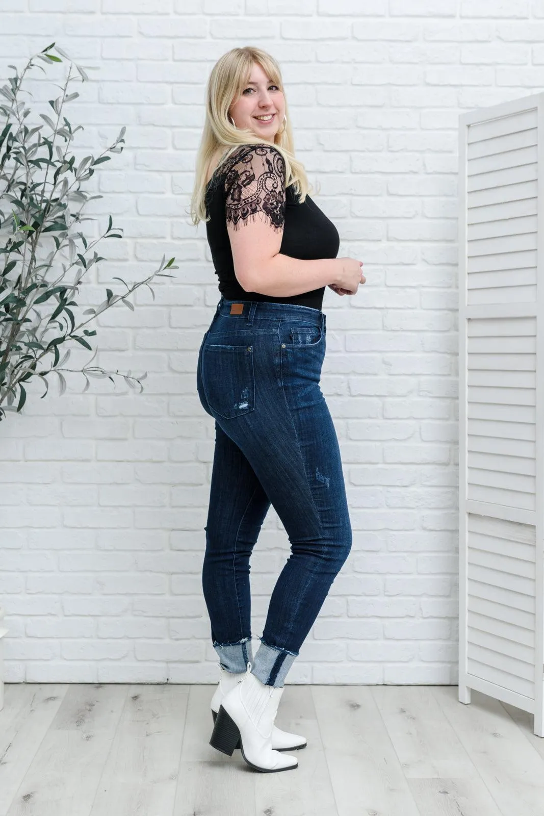 Hazel Blues® | Maeve Mid-Rise Dark Wash Cuffed Skinny