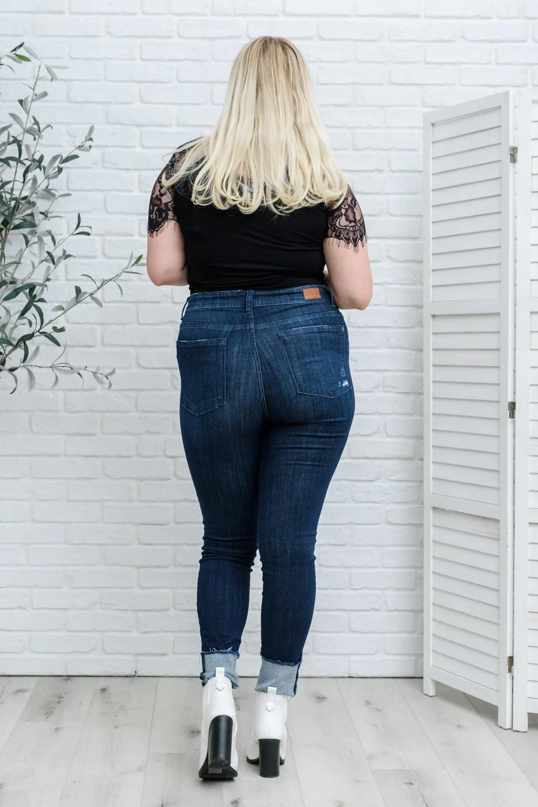 Hazel Blues® | Maeve Mid-Rise Dark Wash Cuffed Skinny