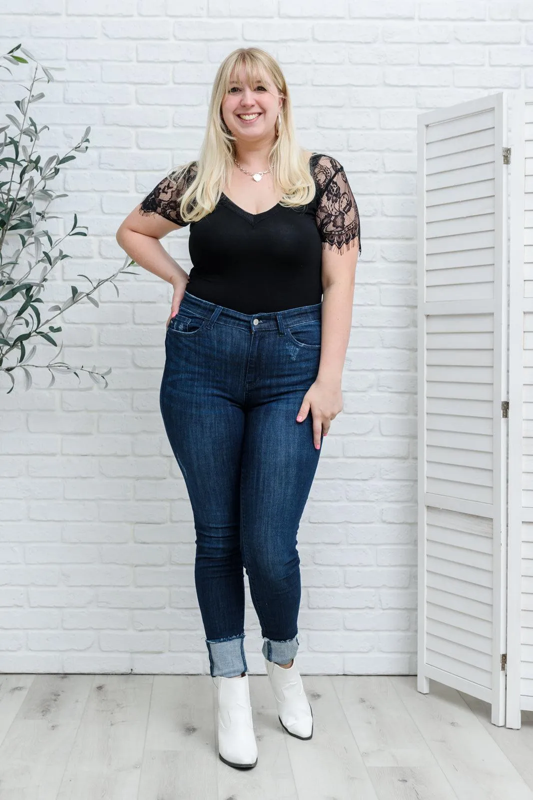 Hazel Blues® | Maeve Mid-Rise Dark Wash Cuffed Skinny