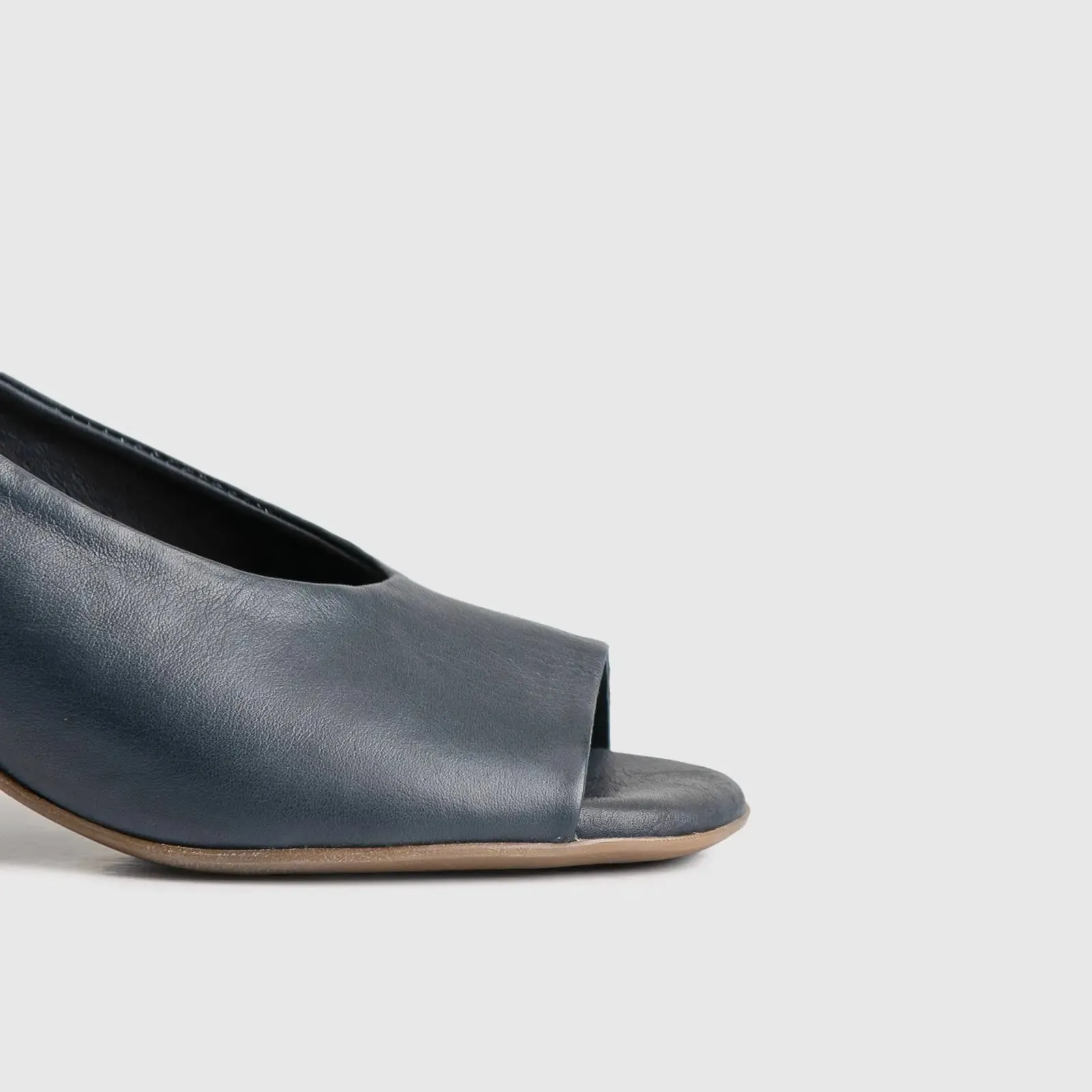 Leather Comfort Block Heel Sandal Navy 6012
