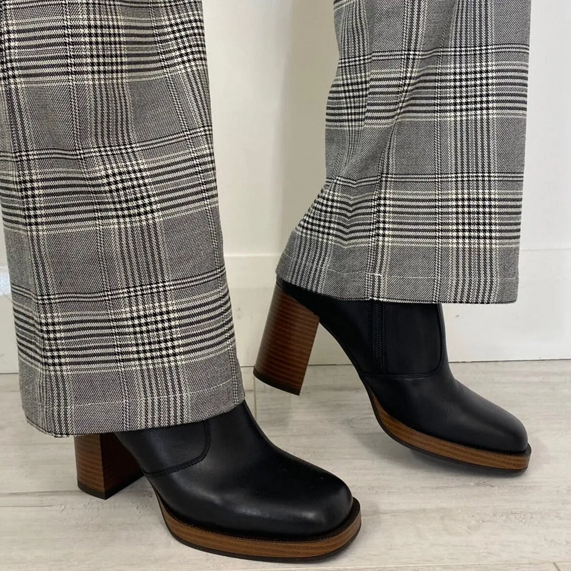 NeroGiardini Black Leather Block Heel Platform Boots