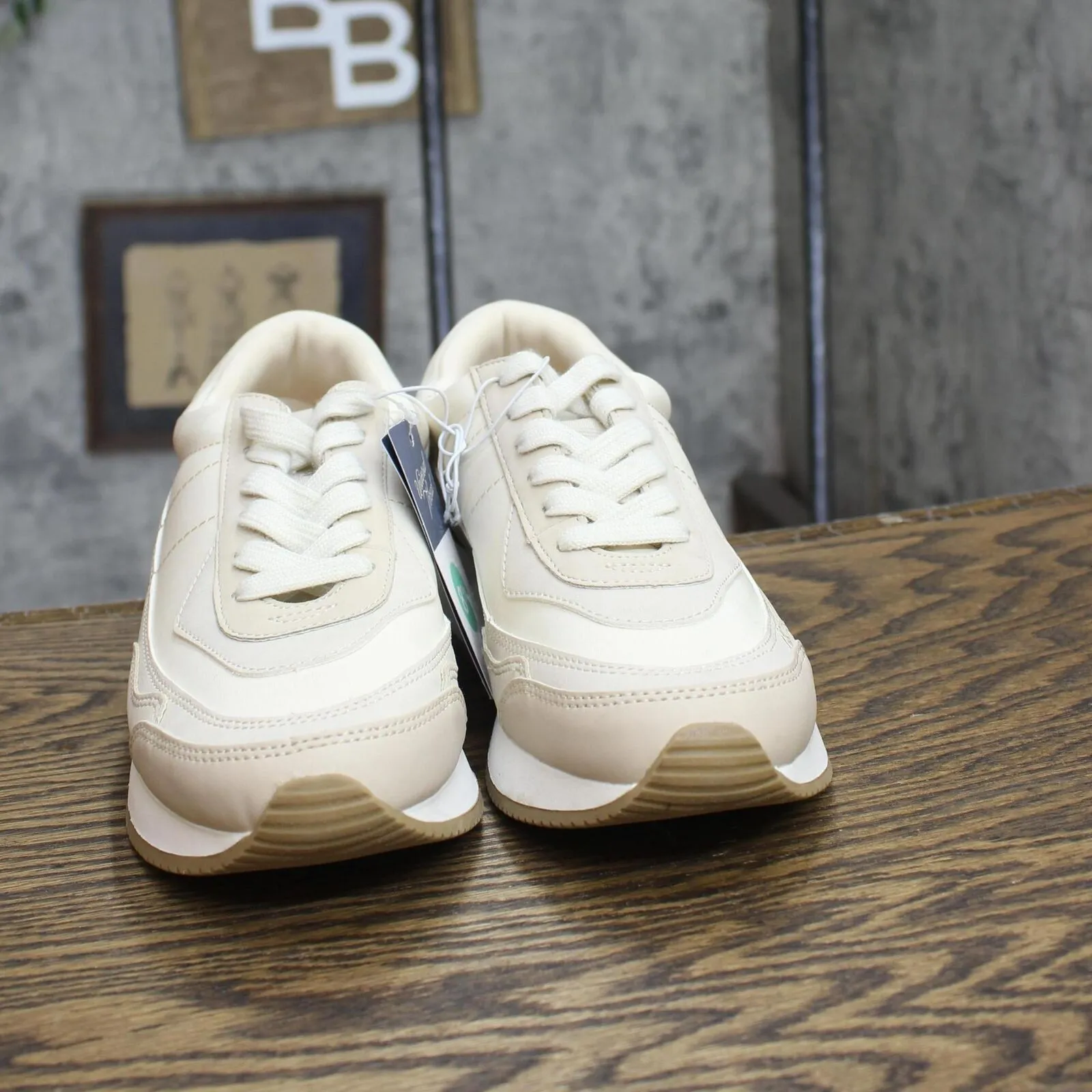 Universal Thread Courtney Sneakers Memory Foam Insole Light Beige Brown 8.5M