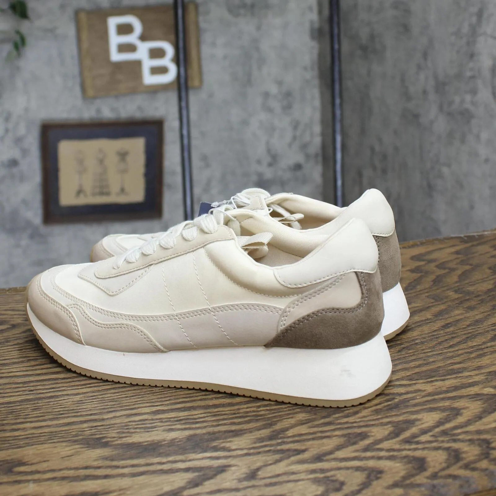 Universal Thread Courtney Sneakers Memory Foam Insole Light Beige Brown 8.5M