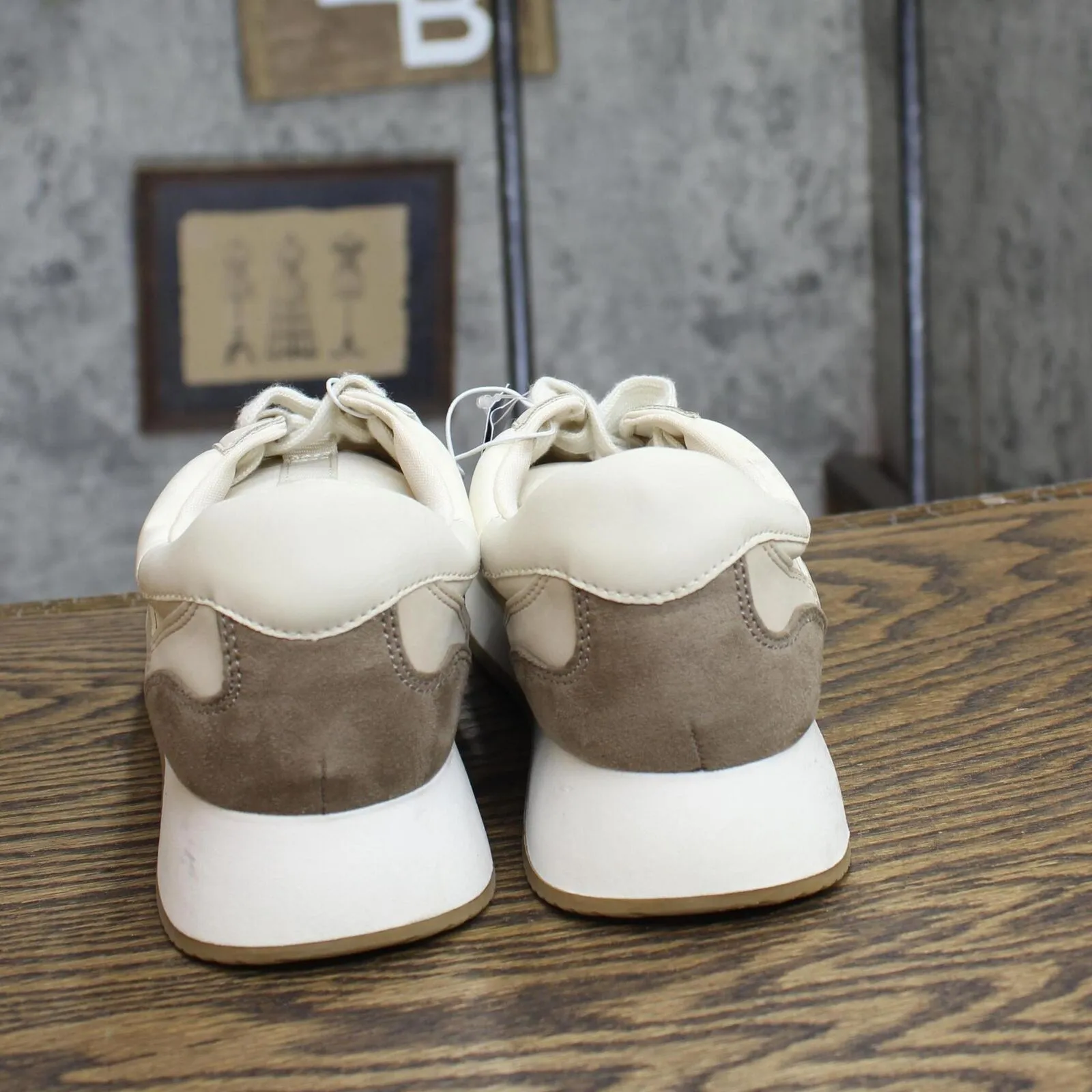 Universal Thread Courtney Sneakers Memory Foam Insole Light Beige Brown 8.5M