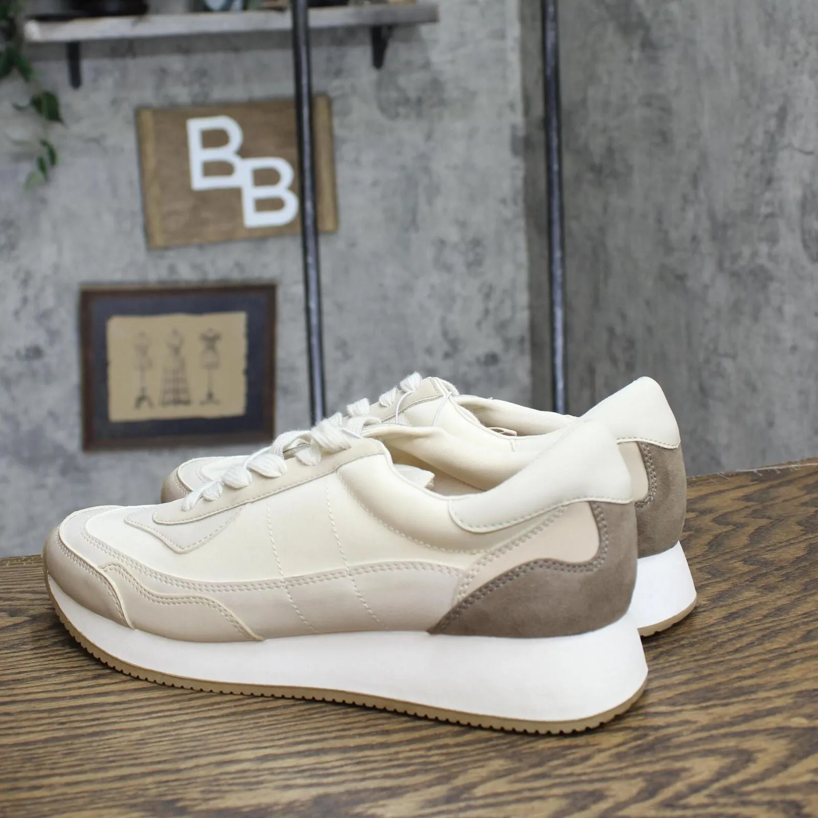 Universal Thread Courtney Sneakers with Memory Foam Insole Light Beige 11M