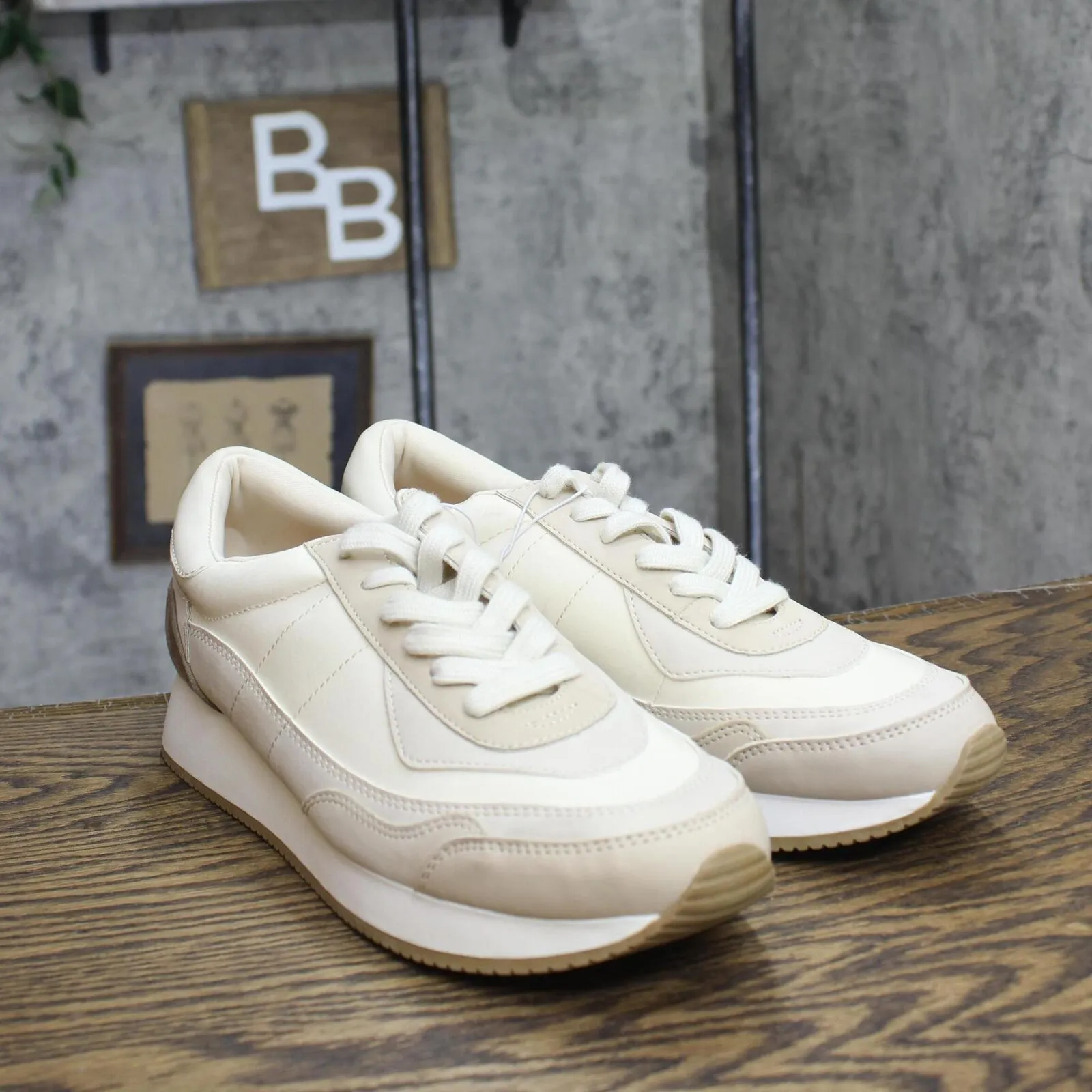 Universal Thread Courtney Sneakers with Memory Foam Insole Light Beige 11M