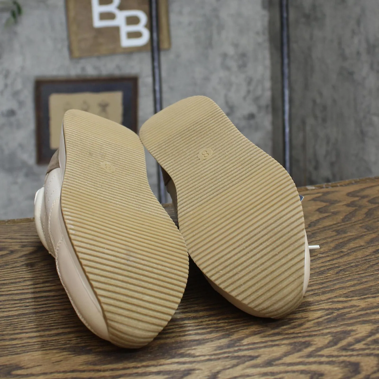 Universal Thread Courtney Sneakers with Memory Foam Insole Light Beige Brown 8M
