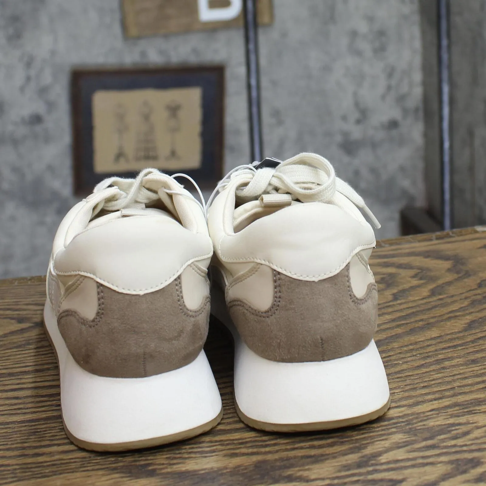 Universal Thread Courtney Sneakers with Memory Foam Insole Light Beige Brown 8M