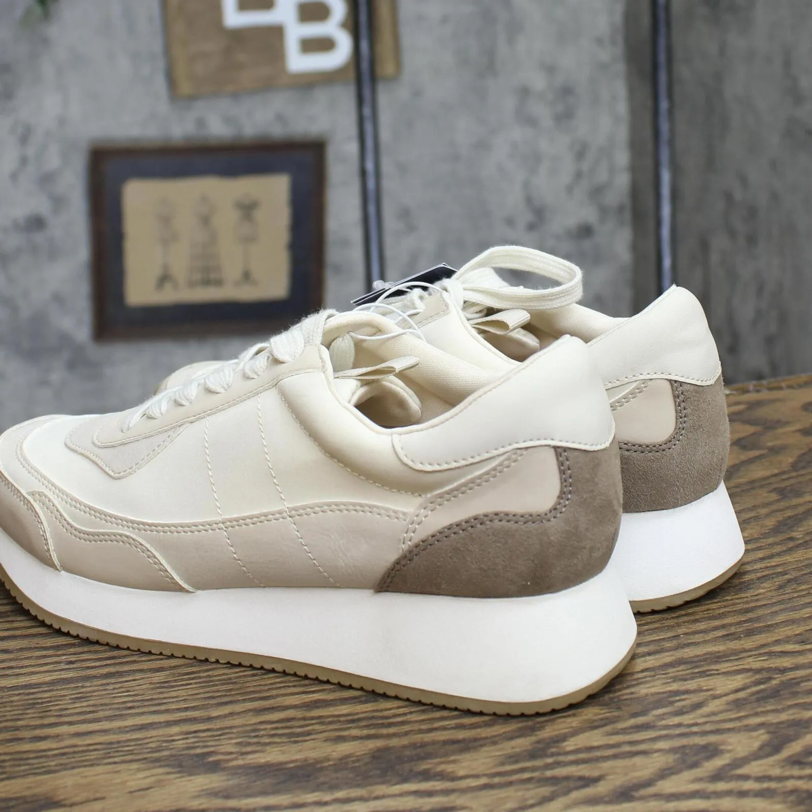 Universal Thread Courtney Sneakers with Memory Foam Insole Light Beige Brown 8M