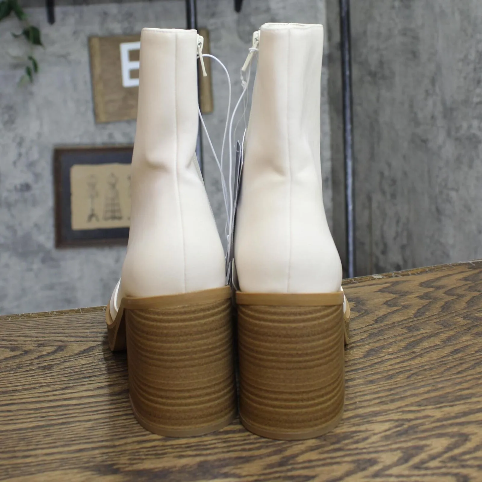Universal Thread Jenna Platform Boots Memory Foam Insole Off-White Ivory 10M