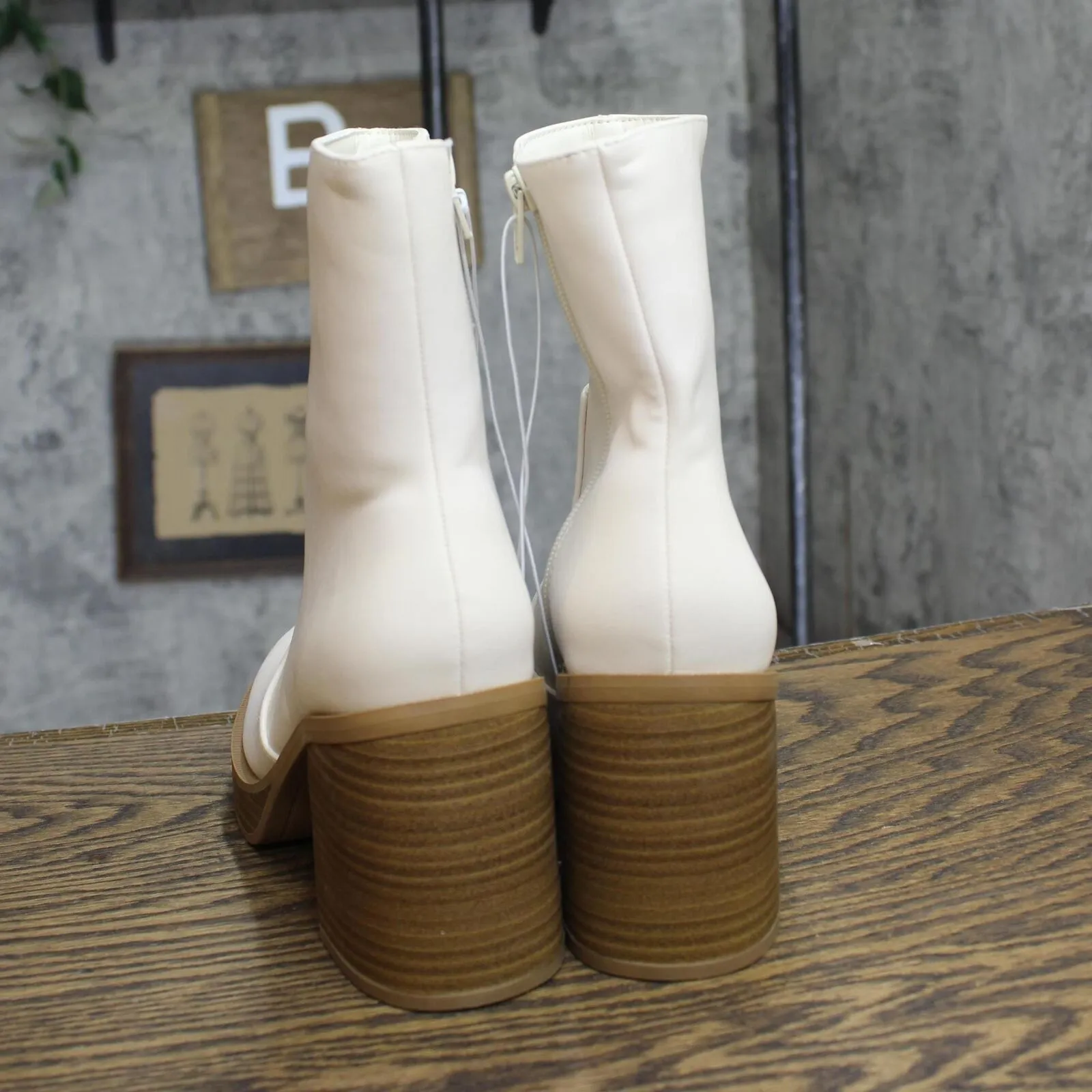 Universal Thread Jenna Platform Boots with Memory Foam Insole Off White 6M
