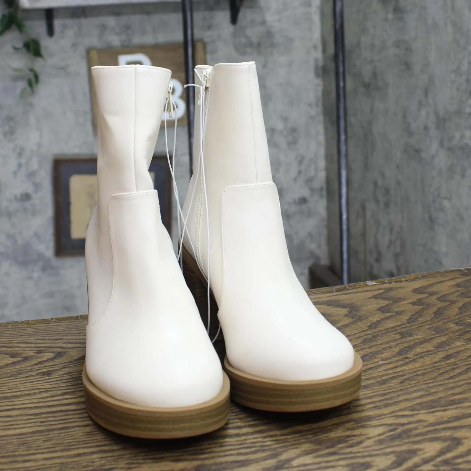 Universal Thread Jenna Platform Boots with Memory Foam Insole Off White 6M