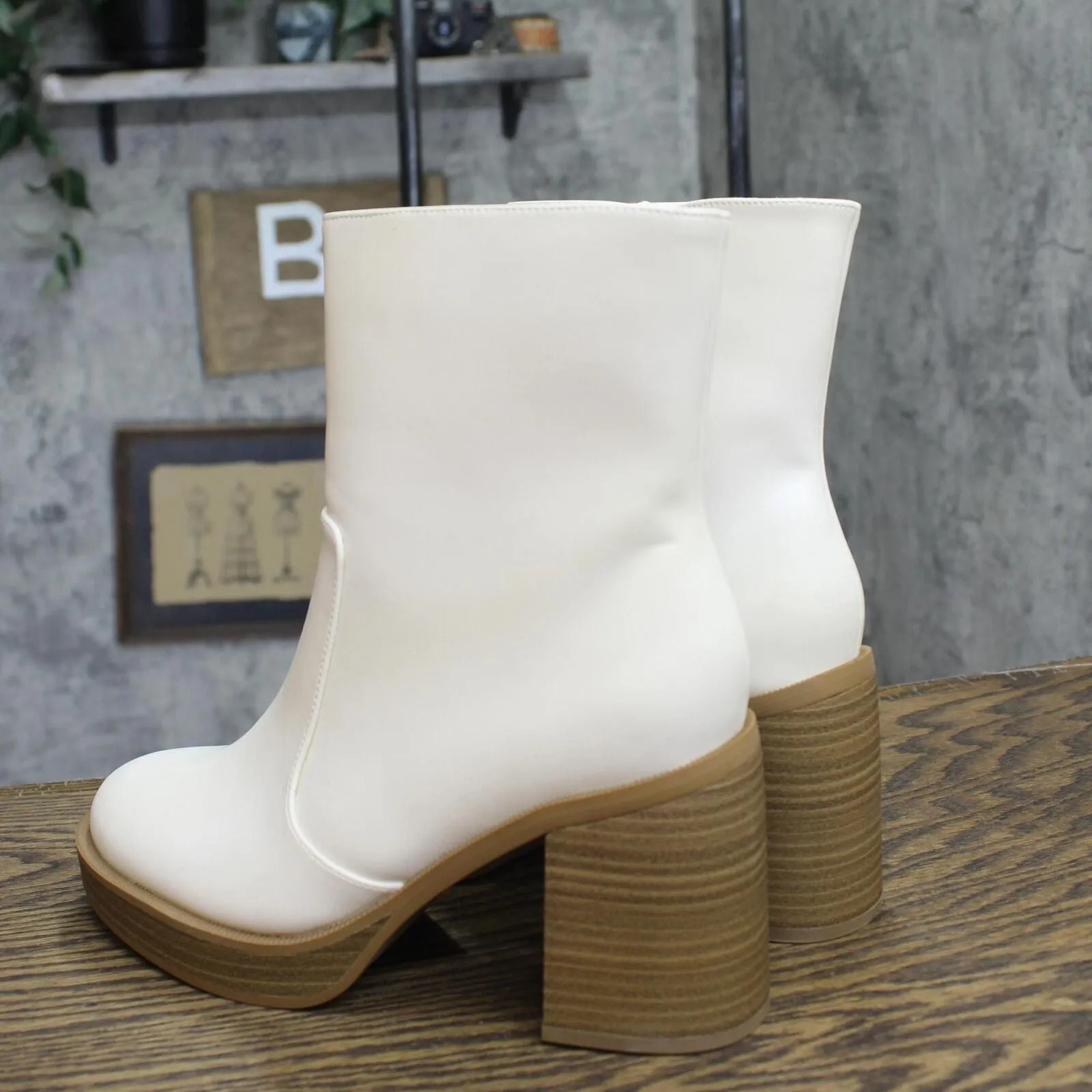Universal Thread  Jenna Platform Boots with Memory Foam Insole Off White 7M