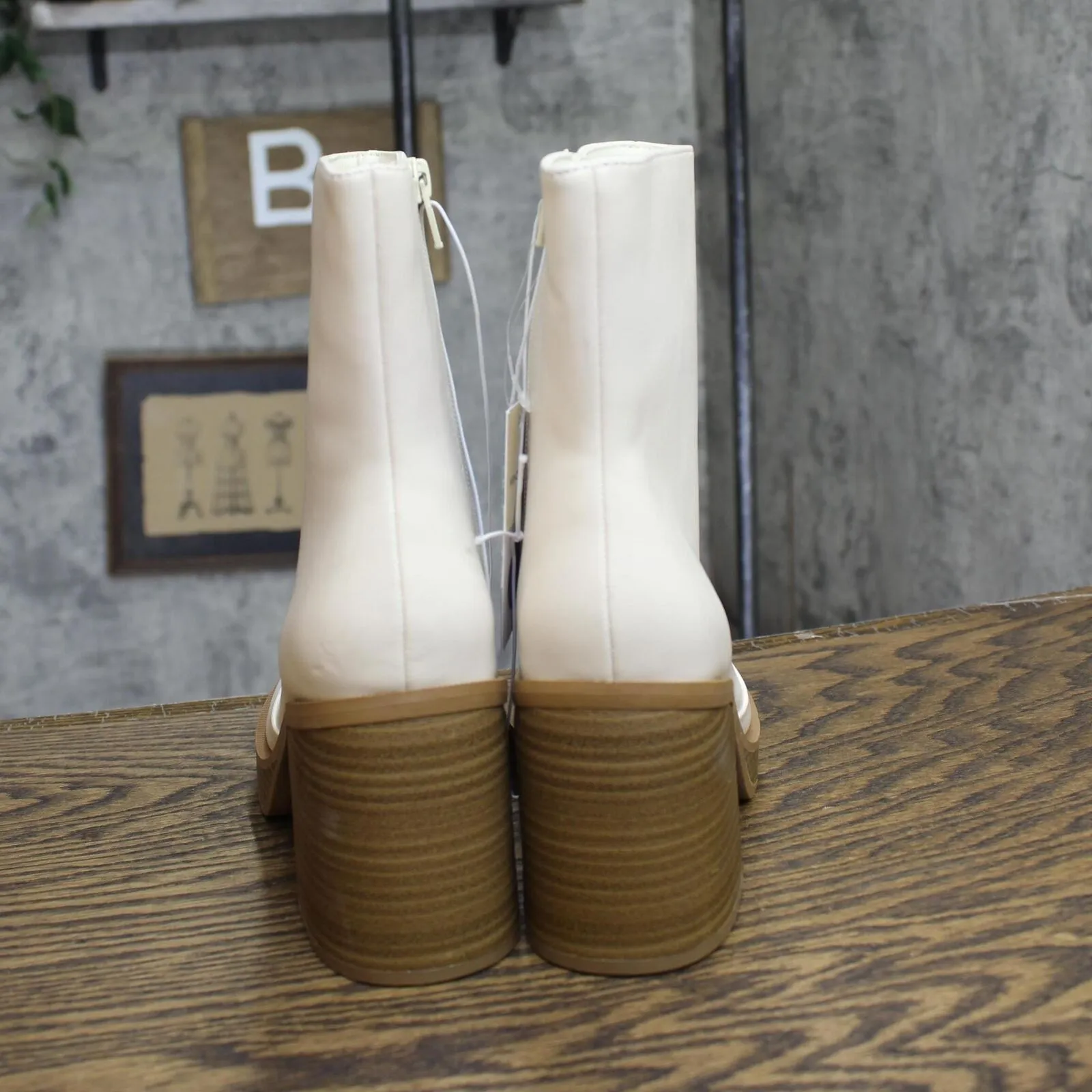 Universal Thread Jenna Platform Boots with Memory Foam Insole Off-White Ivory 6M