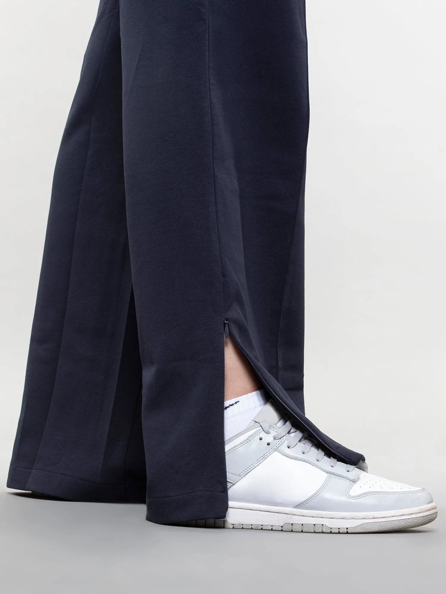 Wide-leg pants