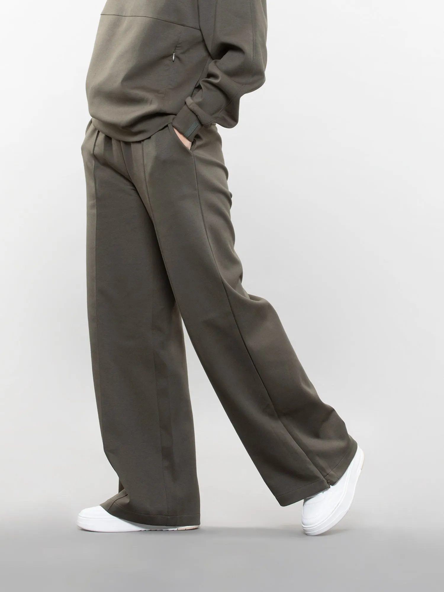 Wide-leg pants