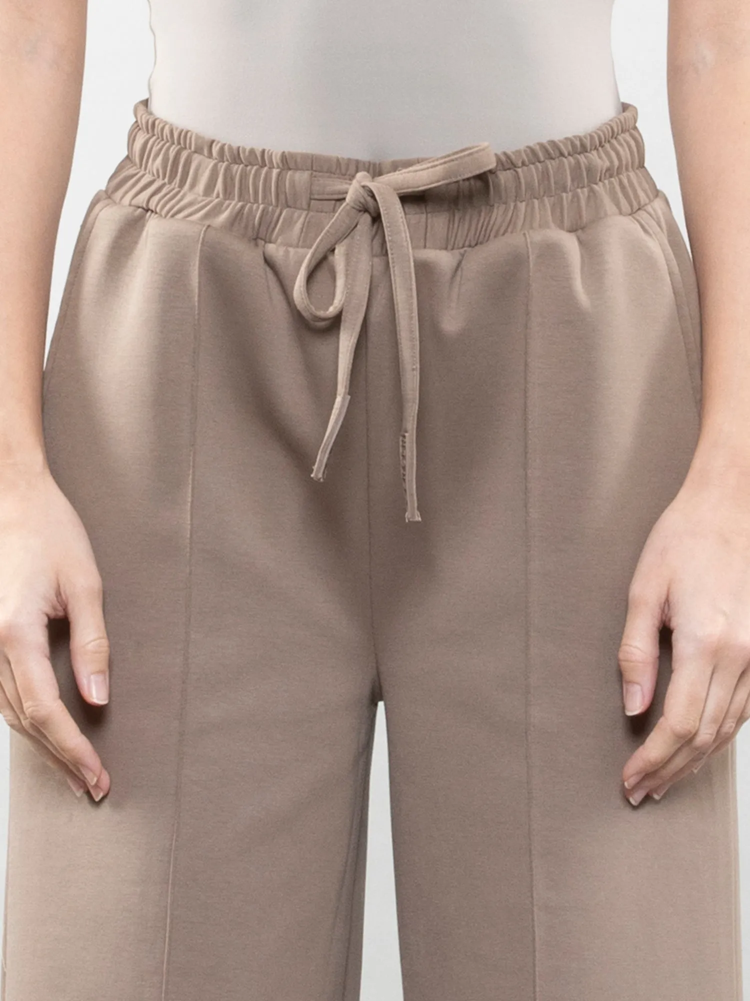 Wide-leg pants