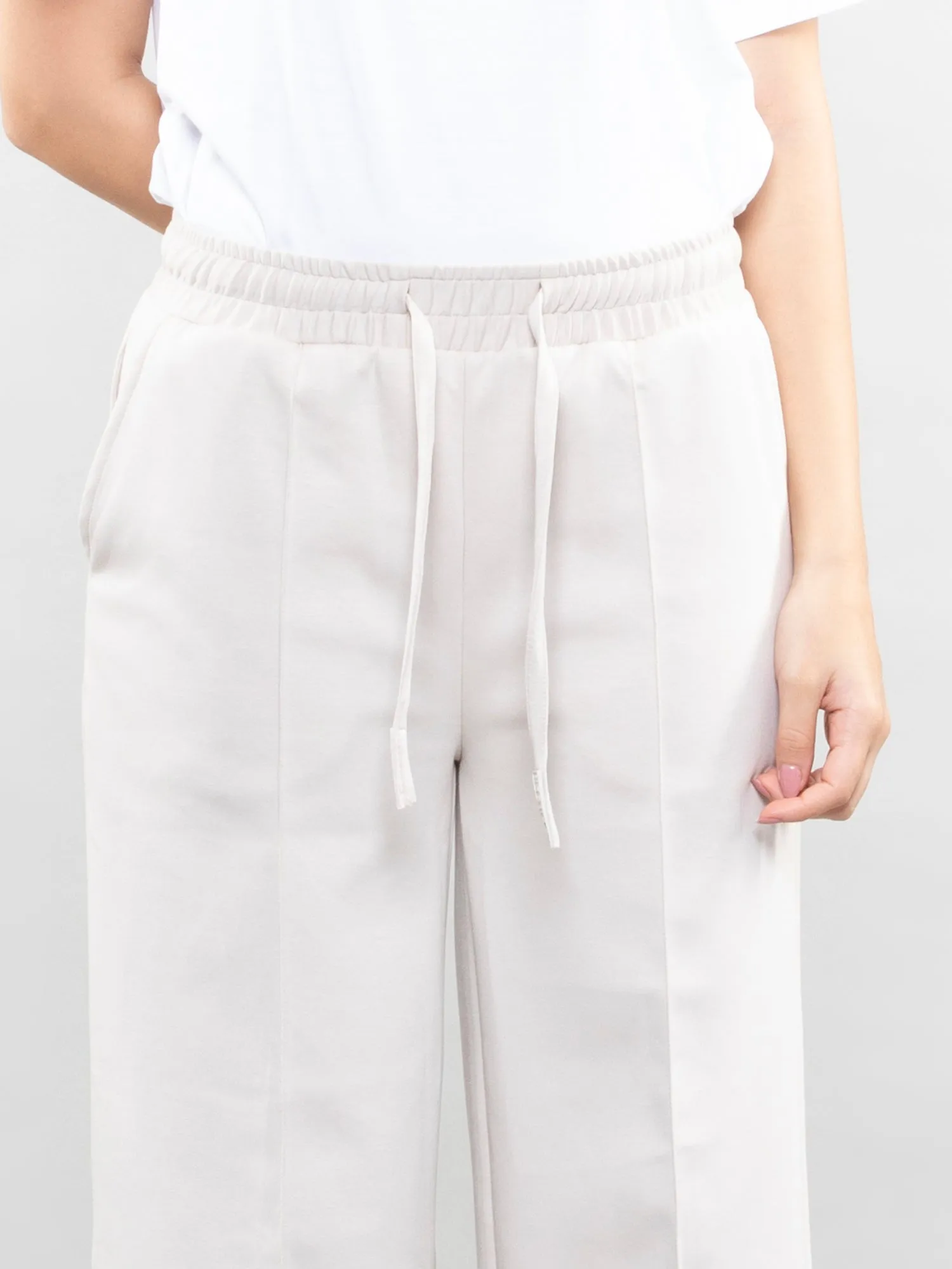 Wide-leg pants