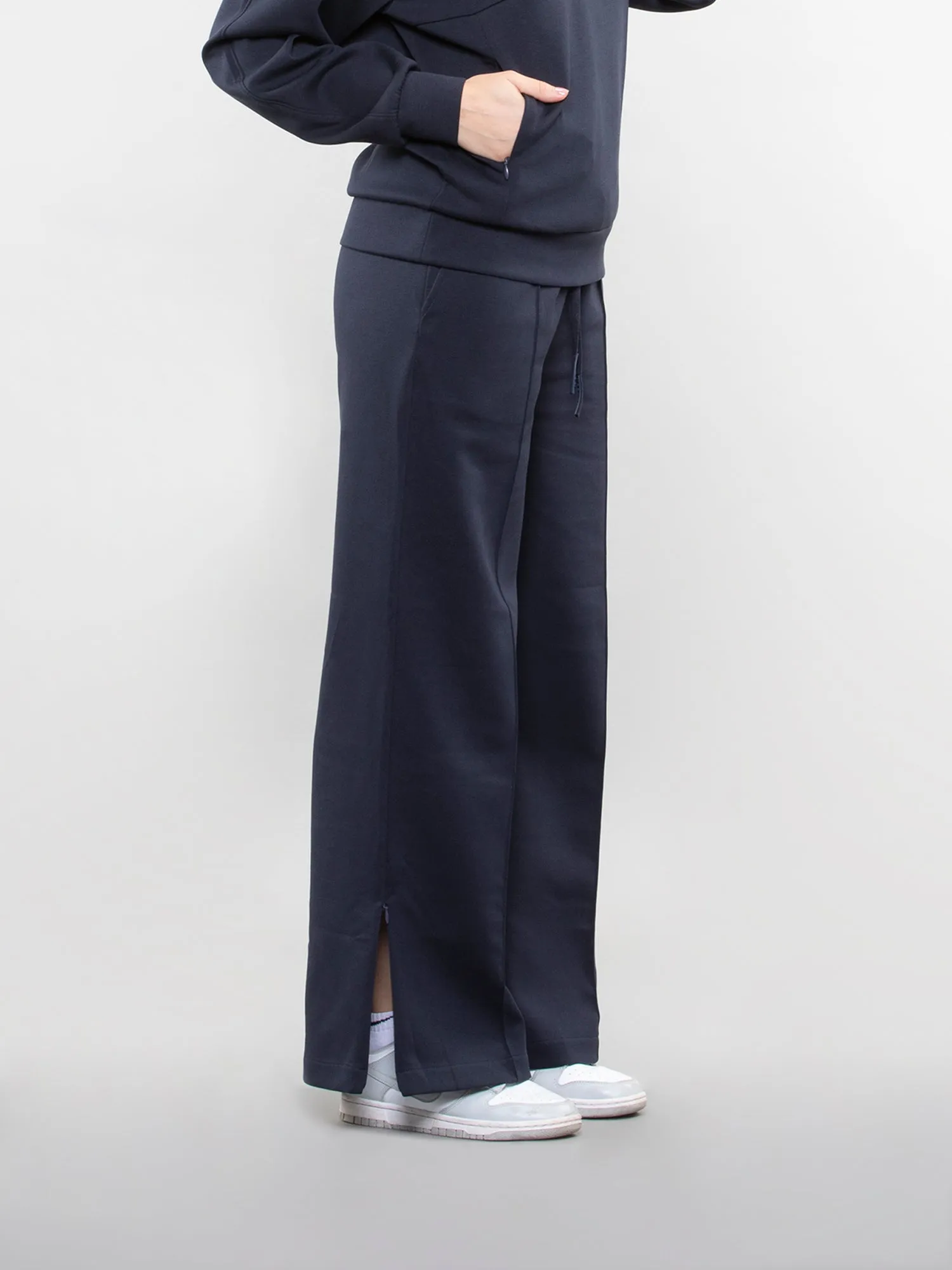 Wide-leg pants