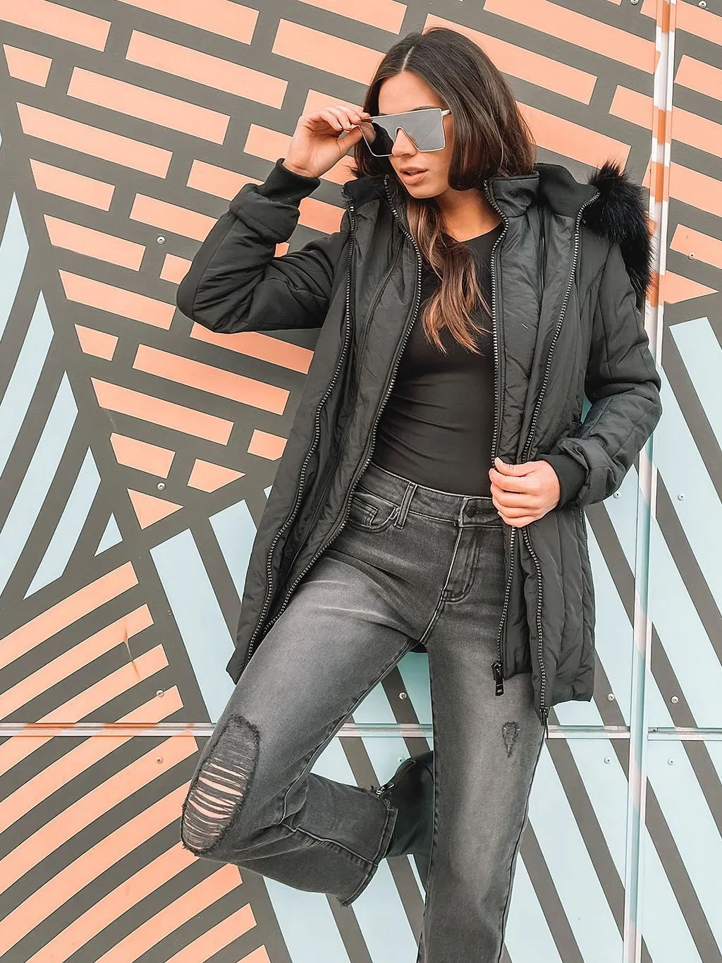 WOMEN'S MID-LENGTH HOODED FAUX FUR-LINED QUILTED COAT